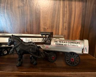 texaco Oil Co. Horse-Drawn Tanker Die-cast  The Texas Company
