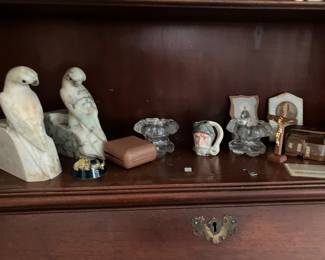 Marble book ends, figurines 