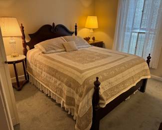 #58 - $360 - Queen size bed with Beautyrest Simmons newer mattress 
