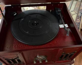 #68 - $50 - Electro brand turntable AM/FM with CD player