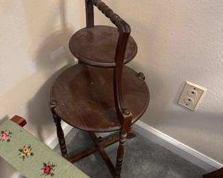 #65 - $70 - Antique English caddy for dessert 