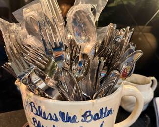 Oneida Silverware Set 