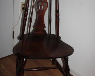 Antique Windsor-Style Chair w/Tapered Splat & Brace back Spindle Design