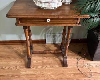 Sweet small table with drawer