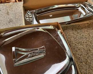 Tiered serving set