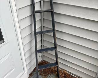 076 distressednavywoodenblanketladder