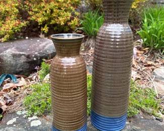 048 setof2ribbedceramicvasesbrownwith