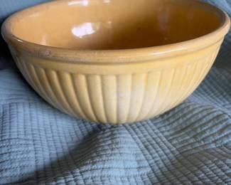 073 antiqueyellowwaremixingbowlribbedpa