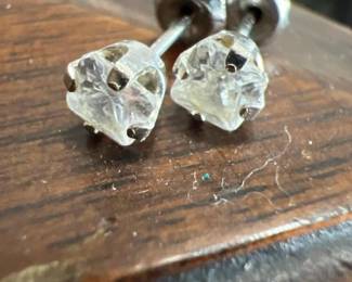 160 whitegoldcubiczirconiastudearrings