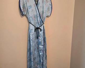 186 vintagerobbiebeewomensblueflorals