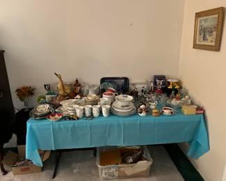 Here we have another table of dishes, ducks, and decorations.