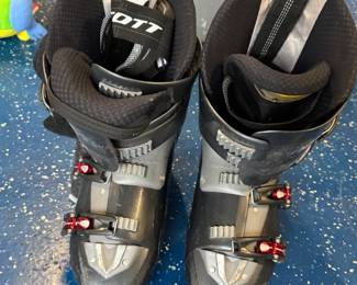 Size 13 Mens Ski Boots