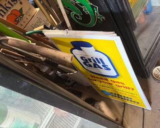 GRILL GAS SIGN