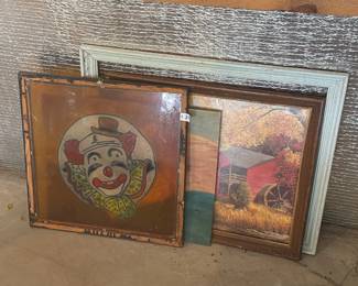 VINTAGE FRAMED PICTURE DECOR