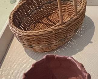 Woven Wicker Picnic Basket with Scalloped Rim Ceramic Bowl