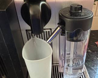 DeLonghi Nespresso Lattissima Pro ENMB