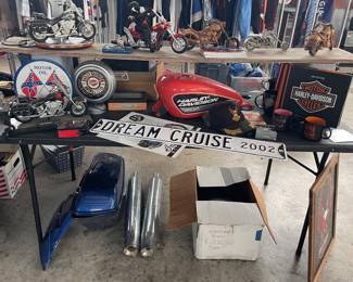 HARLEY DAVIDSON MOTORCYCLE PART & DECOR