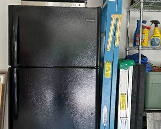 Refrigerator, ladders and bags game
