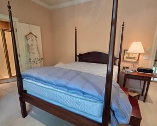 QUEEN BED