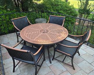 DISNEY RESORT PATIO SET