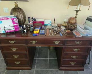 Large nice desk