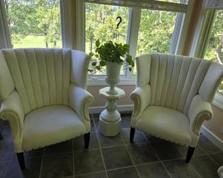 Pr beautiful white chairs