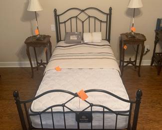 Twin bed w/serta mattress