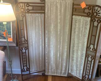 Unique 3-panel screen