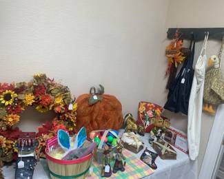 Asst. holiday decor