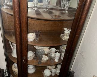 Gorgeous display cabinet