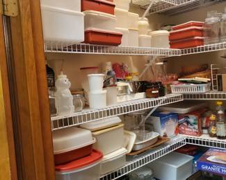 Many pieces of Tupperware