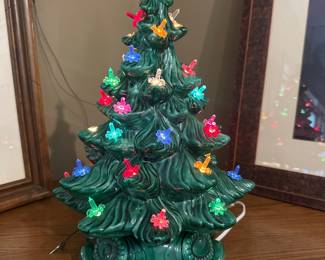 16" Atlantic Mold Musical Ceramic Christmas Tree