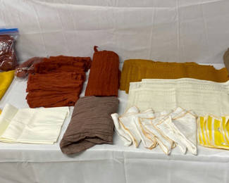 Lot 263: Napkins, Placemats and Tablecloths