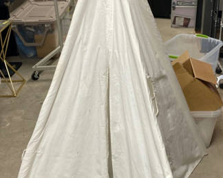 Lot 271: Tents - TeePee Style