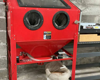 Lot 22: Central Pneumatic Floor Blast Cabinet