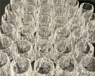 Lot 164: Clear Faceted Plastic Tumblers