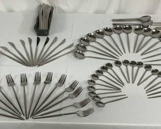Lot 213: Contemporary Stainless steel cutlery assortment