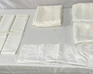 Lot 266: Formal and Vintage Linen Napkins and Tablecloths 