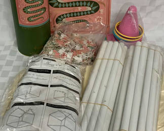 Lot 100: Snake-themed 1000-piece foil-stamped jigsaw puzzle and kids' playhouse tent set