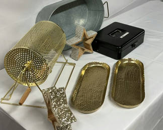 Lot 82: Bingo Spinner, Cash Box And More