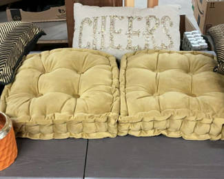 Lot 129: Beige tufted cushions with chevron pillows and orange candle holder