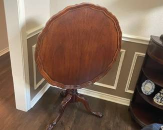 Pie Crust Drop Top Tea Table