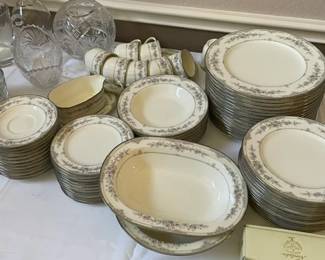 Noritake Shenandoah Bone China 86 pcs