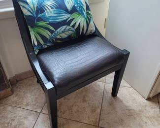 Set of 4 chairs, wood frames