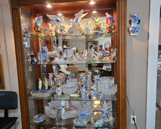 Nice open curio.   Glass is missing from front sliding door panel.