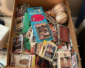 Large collection of baseball cards