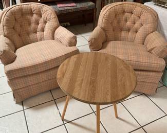 Peach Chairs 30x29x22 / table 19x25