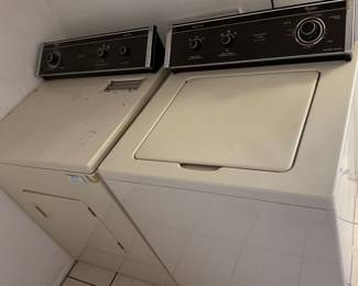 Electric Washer (27x25x42) and electric dryer (29x26x43) early 90s