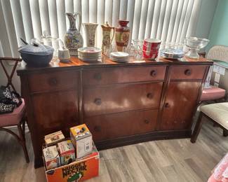 Vintage Buffet/Sideboard cabinet