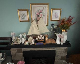Pictures, figurines, vases, model sailboats, artificial fireplace